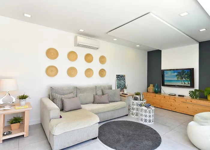 Cozy For 6 In Gd04 By Villagrancanaria